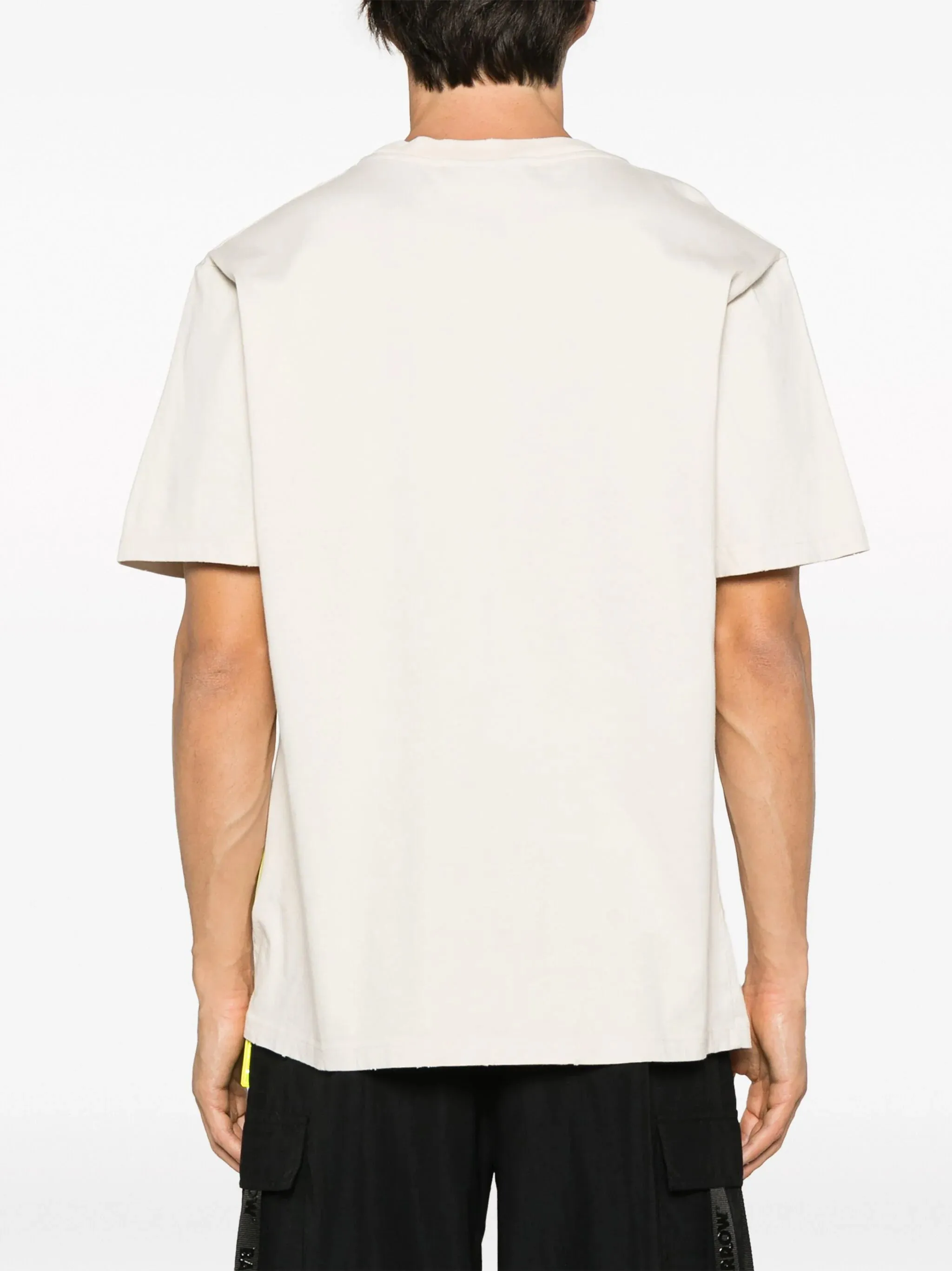 CAMISETA LOGO CUELLO BLANCA