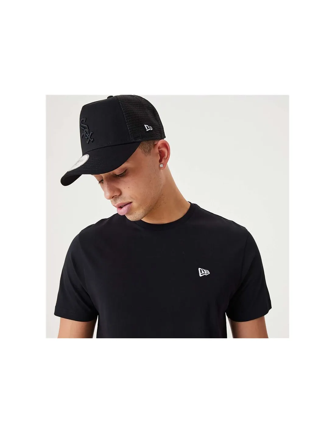 Camiseta New Era Essentials Negro Hombre