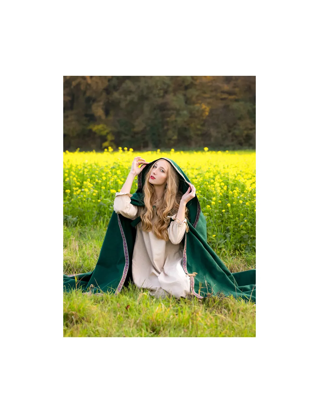 Capa medieval de lana con capucha