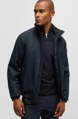 Chaqueta bomber acolchada repelente al agua con logo estampado en el interior de la tapeta
