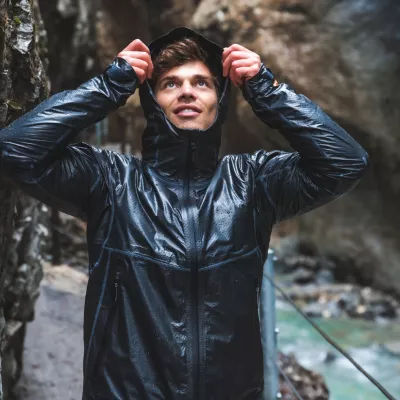 Chaqueta shell impermeable de malla OutDry Extreme™ para hombre
