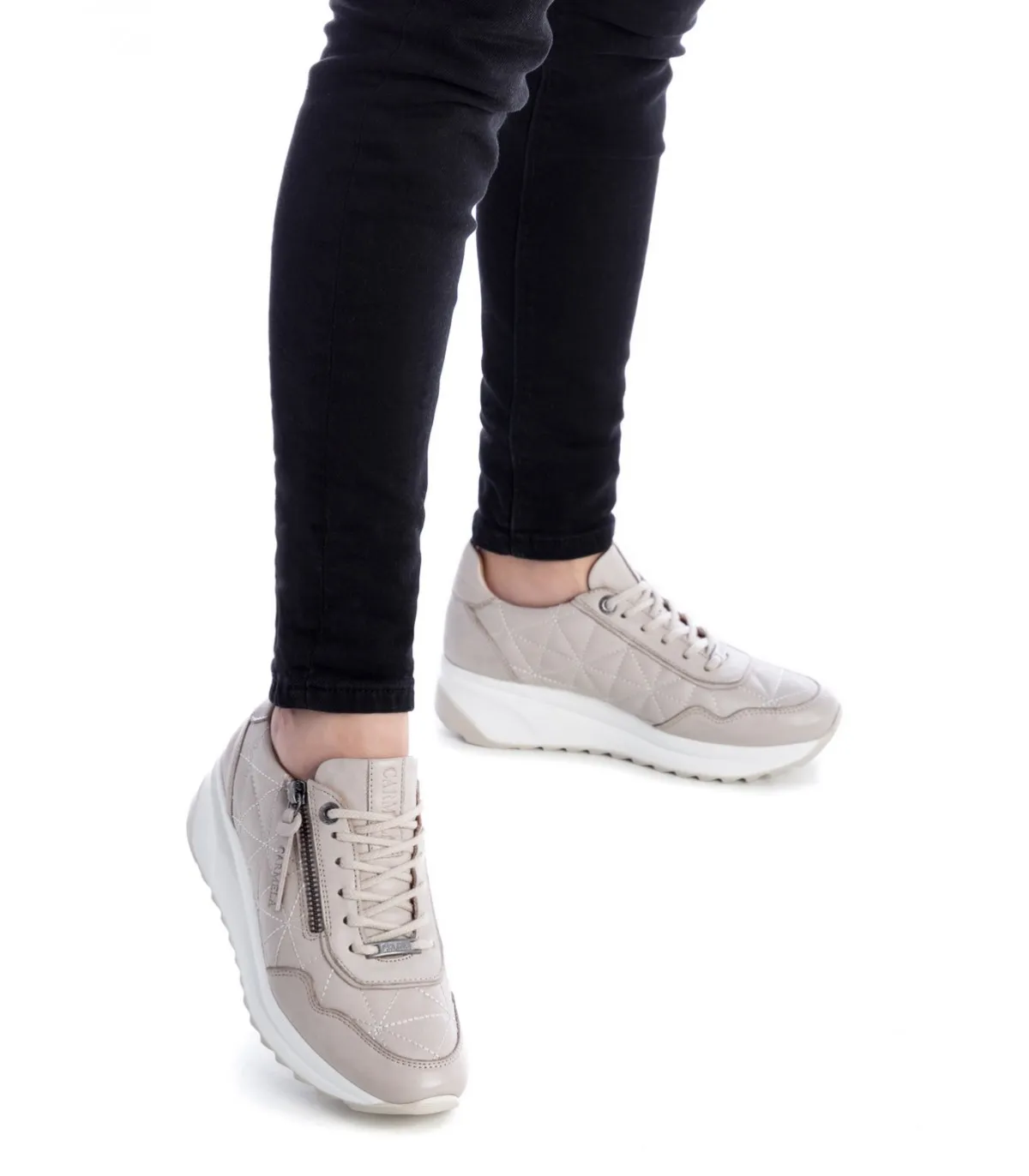 Deportivo para mujer en color hielo