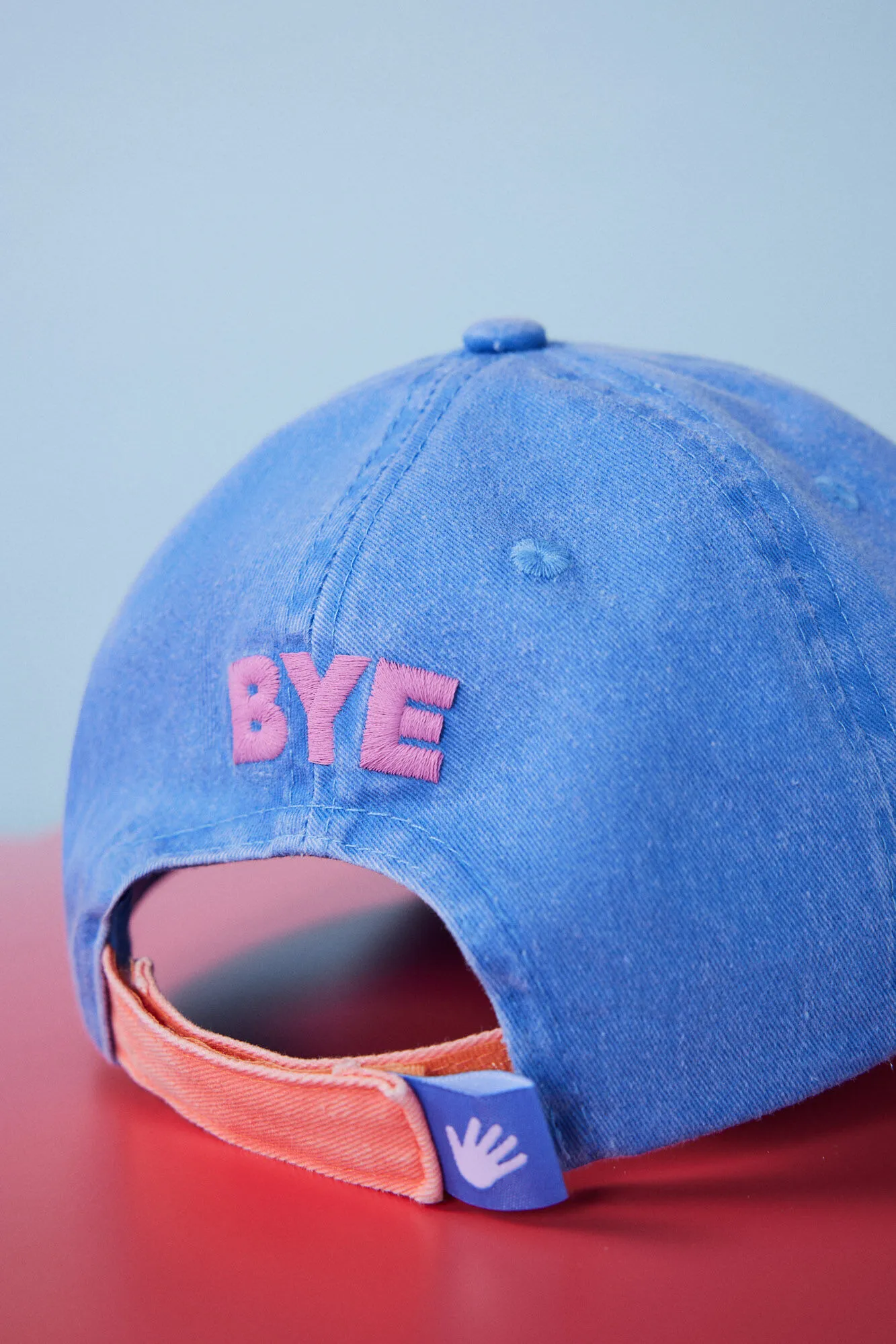 Gorra azul logo bordado