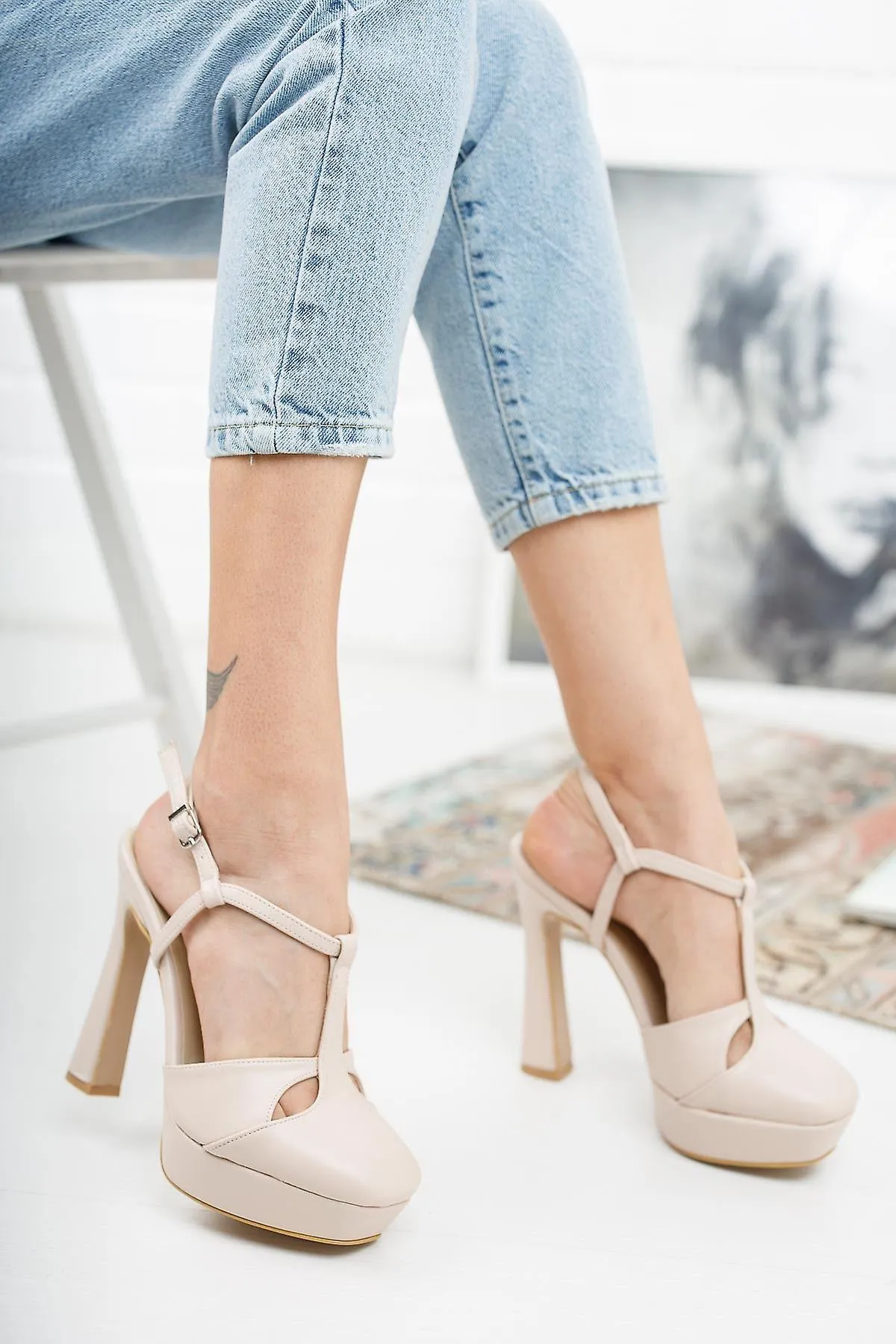 Heeled Women's Handmade Shoes Pair Of 1