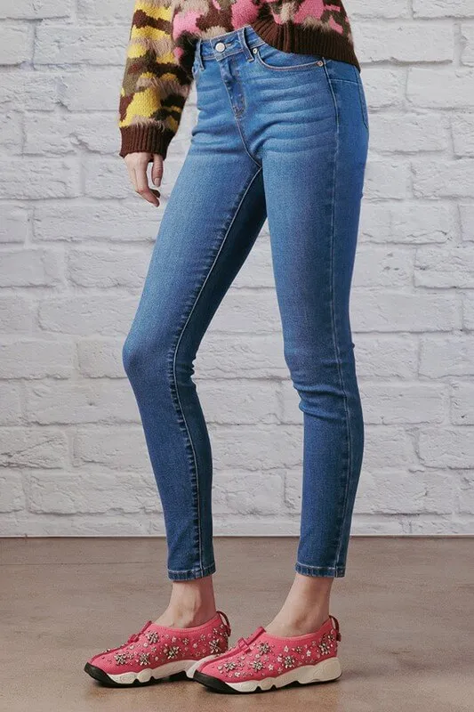 Jeans skinny talle medio moldeador de glúteos ENJEAN