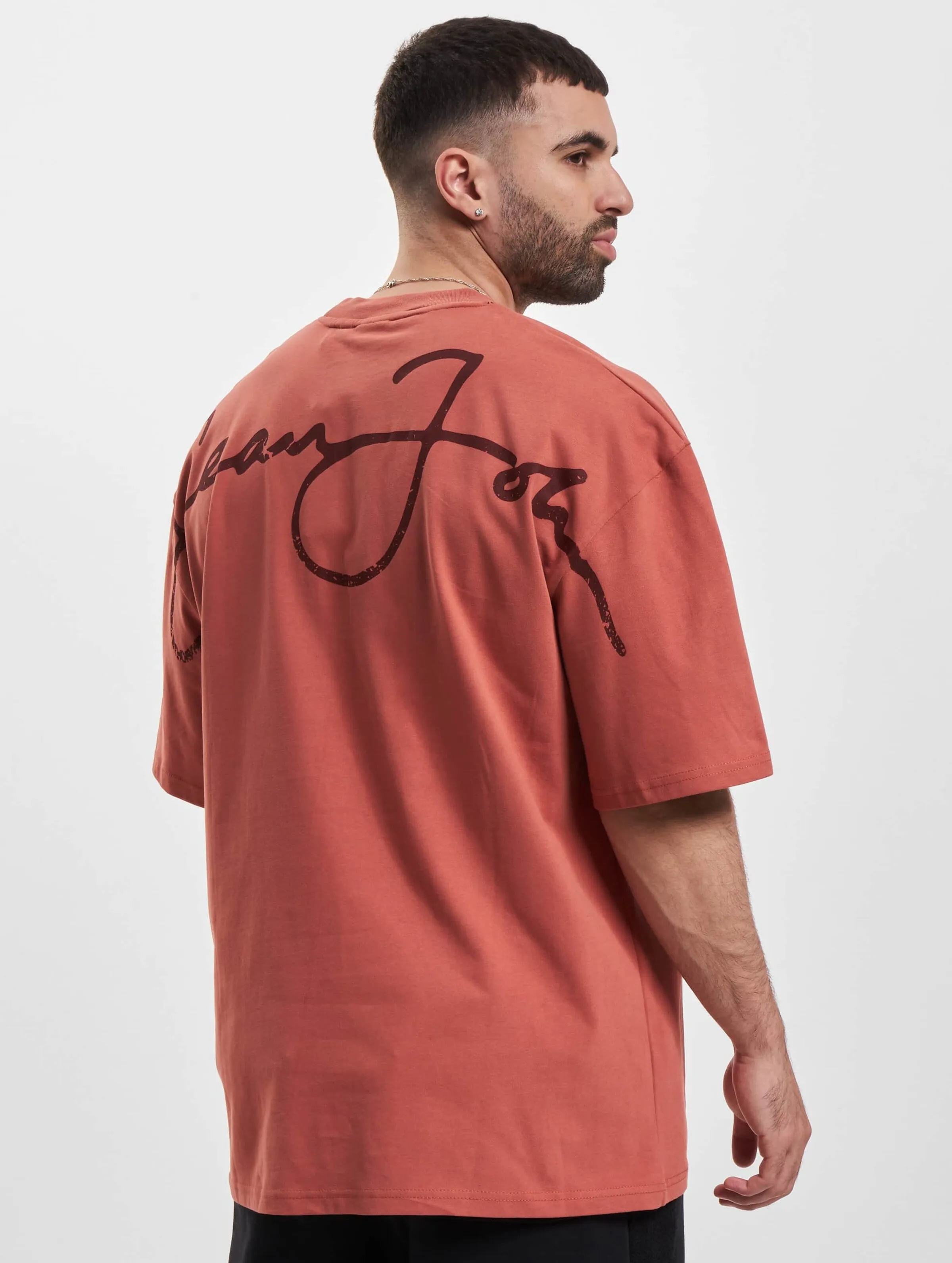 JM2330012 SJ SCRIPT LOGO BACKPRINT PEACHED TEE