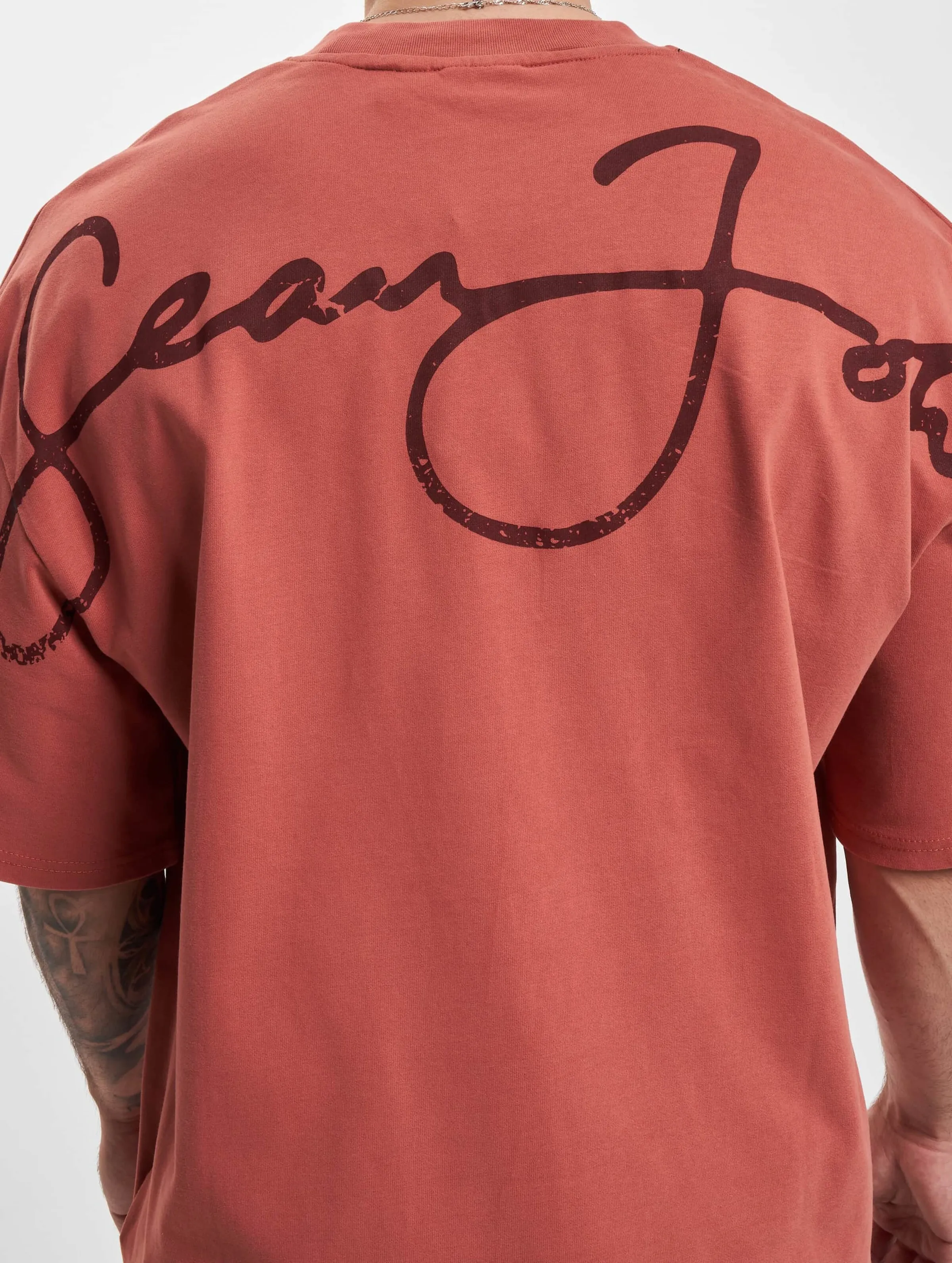 JM2330012 SJ SCRIPT LOGO BACKPRINT PEACHED TEE