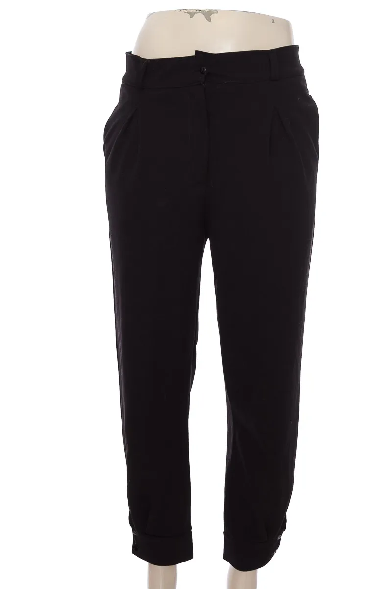 PANTALóN COLOR NEGRO  CLOSEANDO