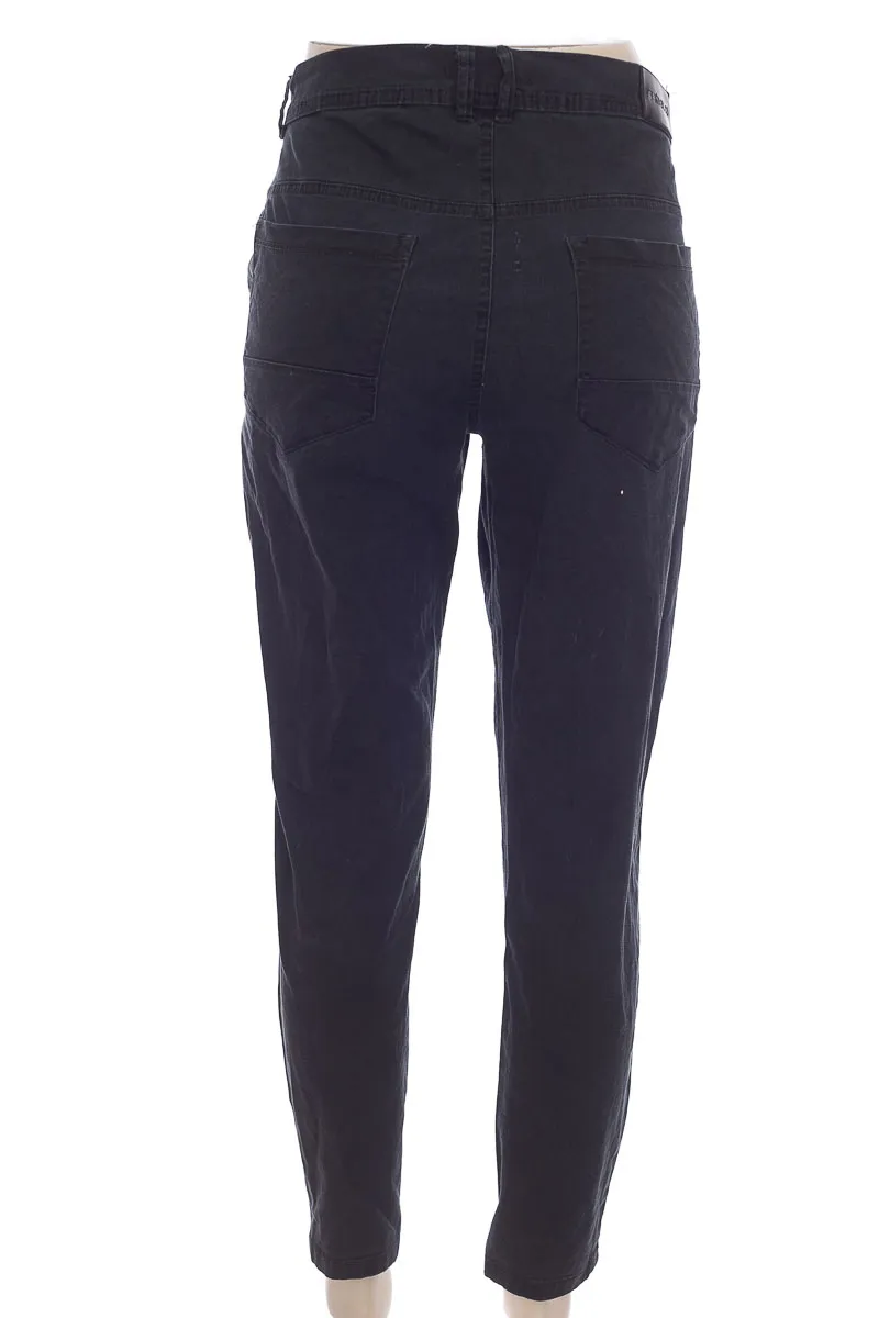PANTALóN COLOR NEGRO  SAHET