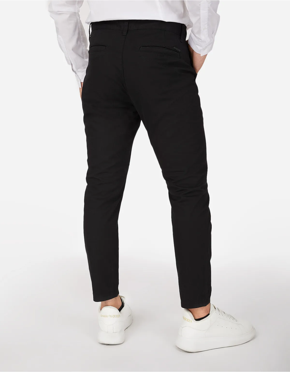 Pantalón taper fit negro