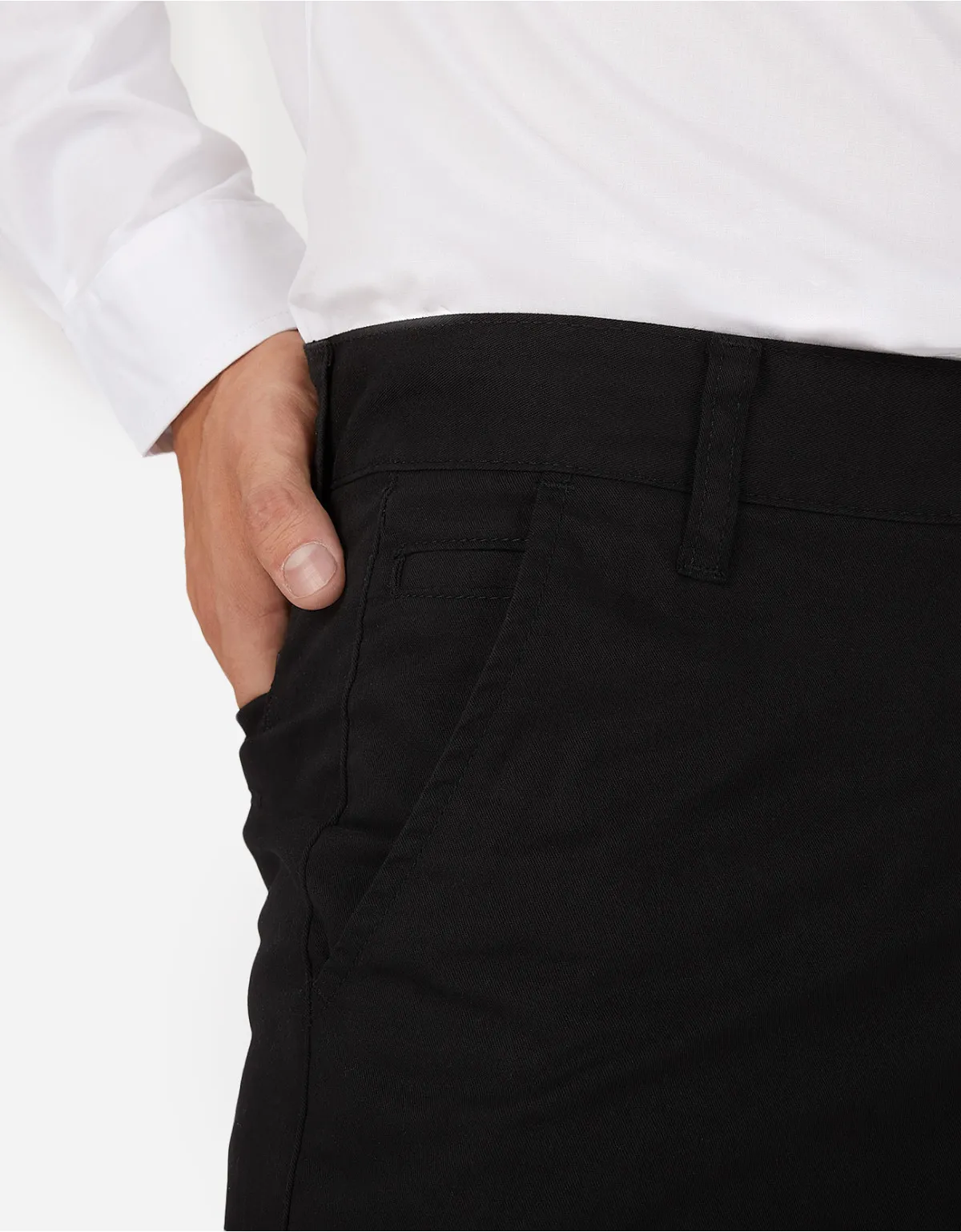 Pantalón taper fit negro