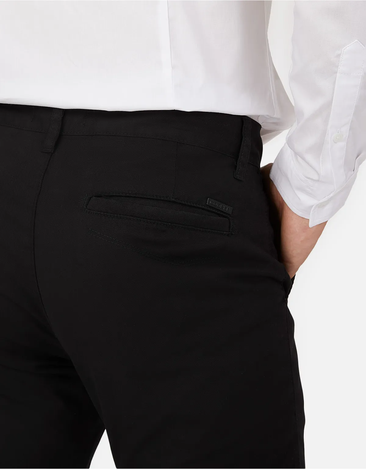 Pantalón taper fit negro