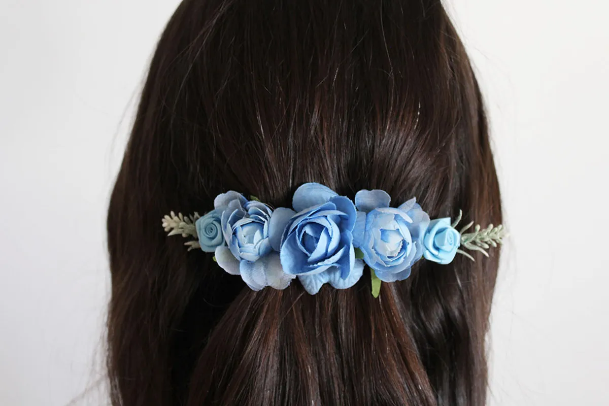 Pasador comunión flores azul niña
