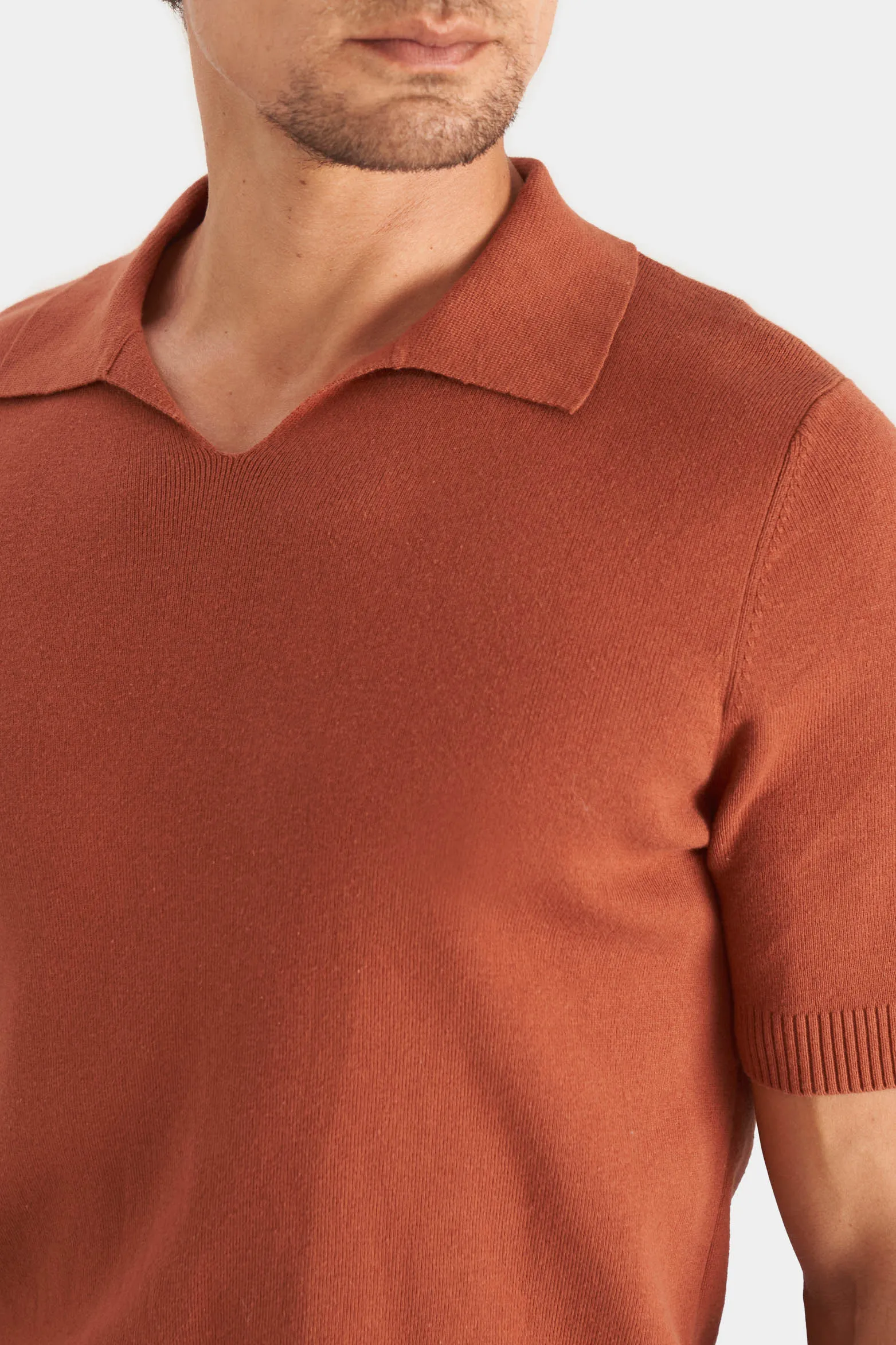 Polo tejida para hombre cuello en V