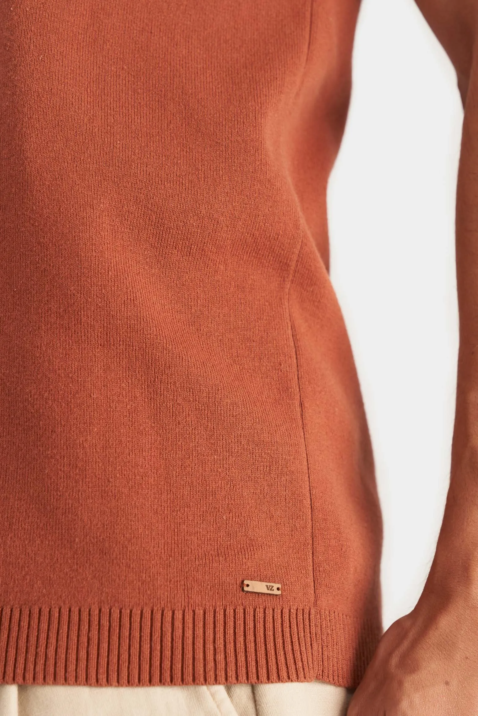 Polo tejida para hombre cuello en V