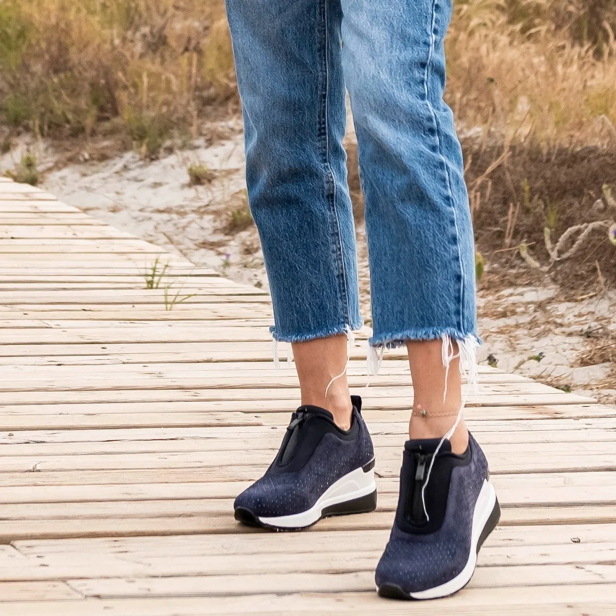 SNEAKER PLATAFORMA EX24 EN AZUL CON BRILLANTES
