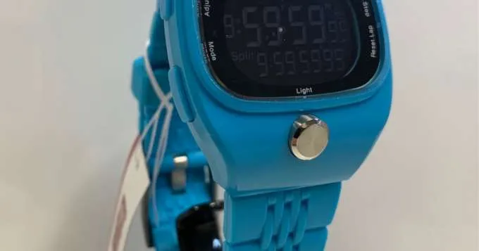Stock restante reloj Onitsuka Tiger para hombre y mujer, empaque nuevo y original.