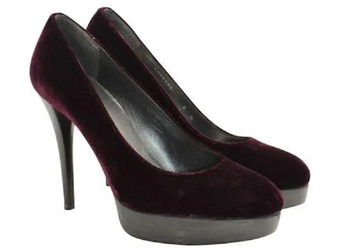 Stuart Weitzman Borgoña Vino Terciopelo Plataforma Stilettos. Burdeos 