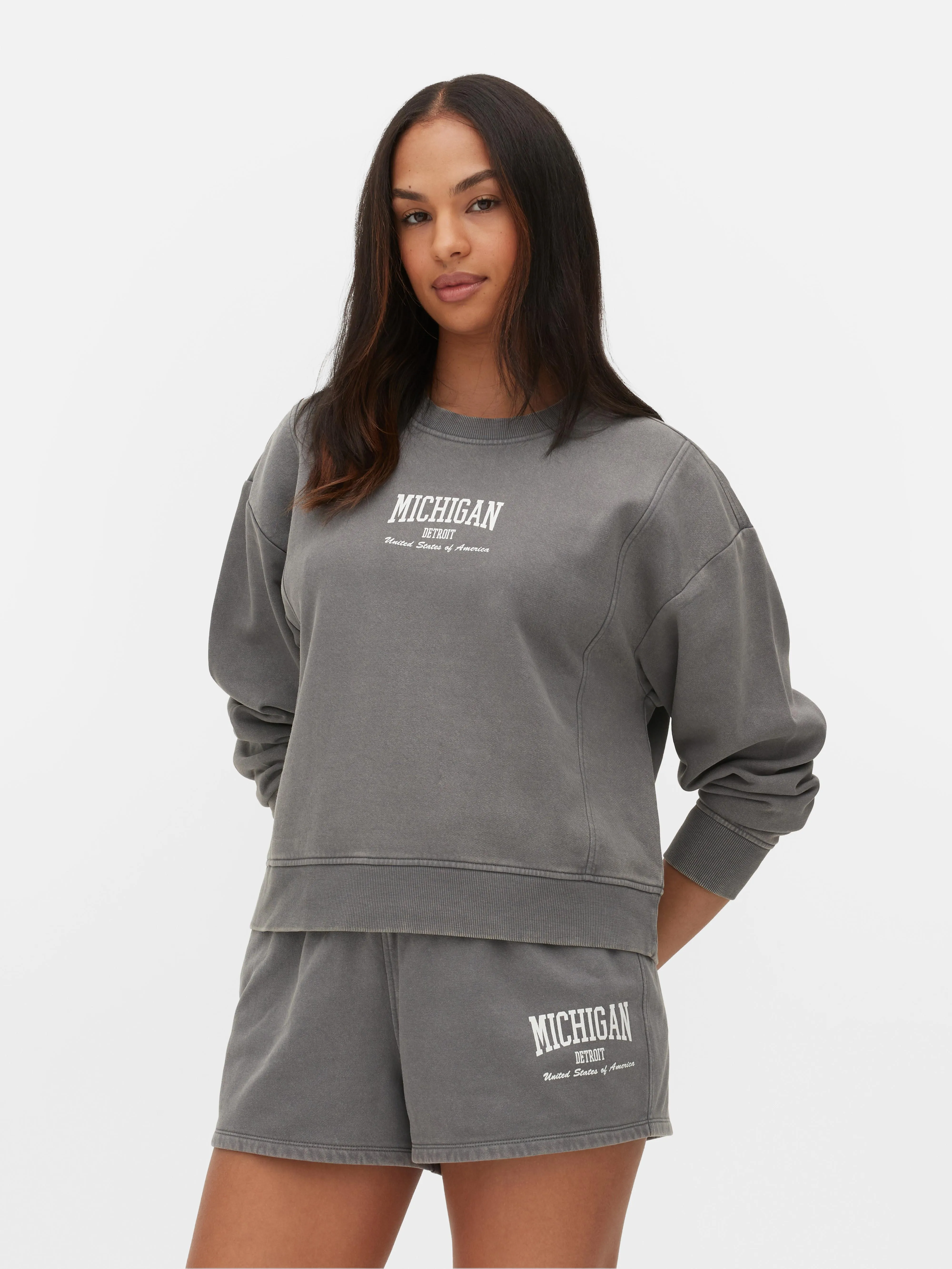 Sudadera con lavado ácido