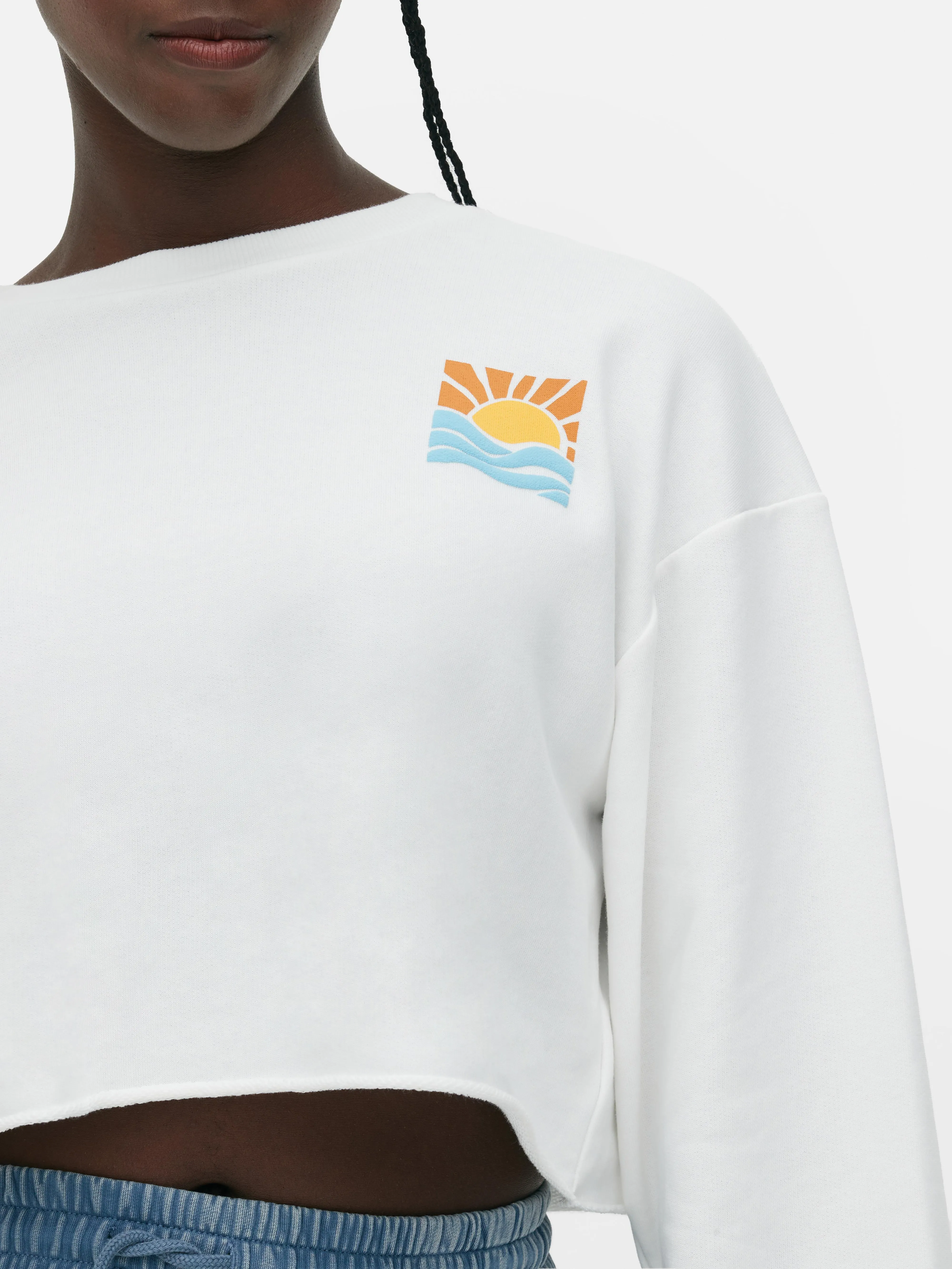 Sudadera corta con estampado gráfico