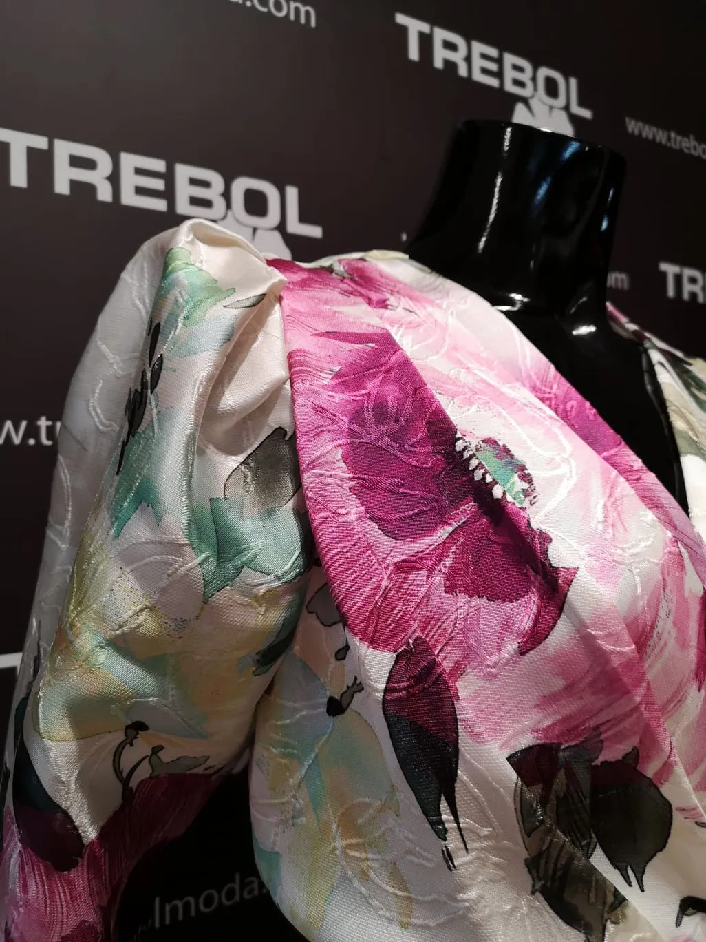 Vestido estampado con mangas abullonadas