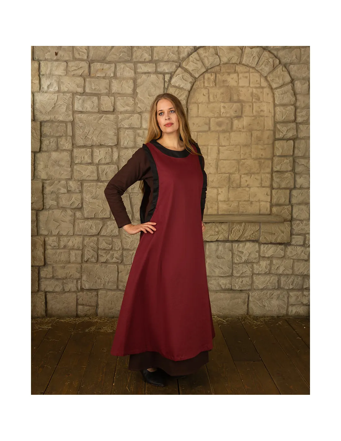 Vestido medieval dama Juliana, color burdeos