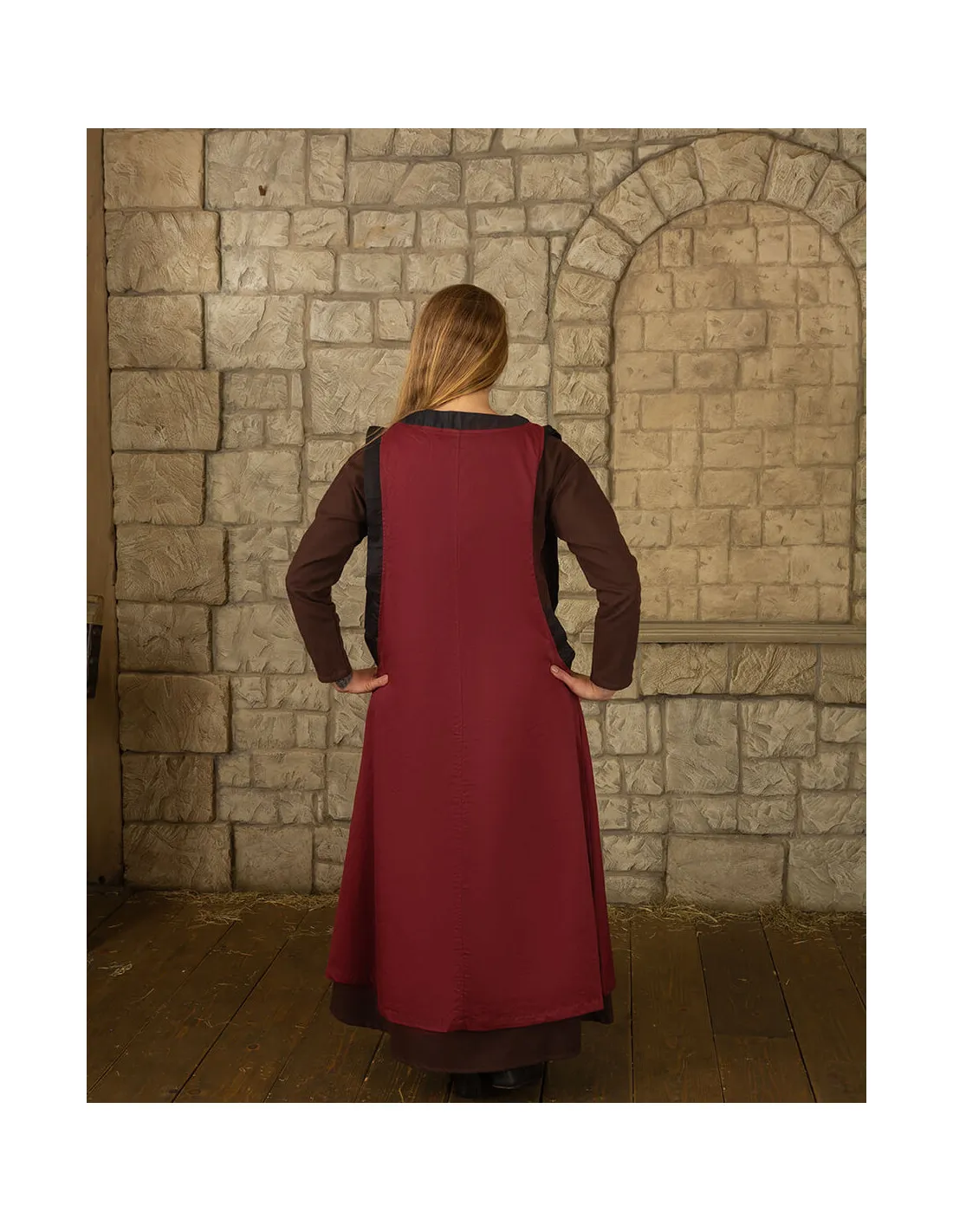 Vestido medieval dama Juliana, color burdeos