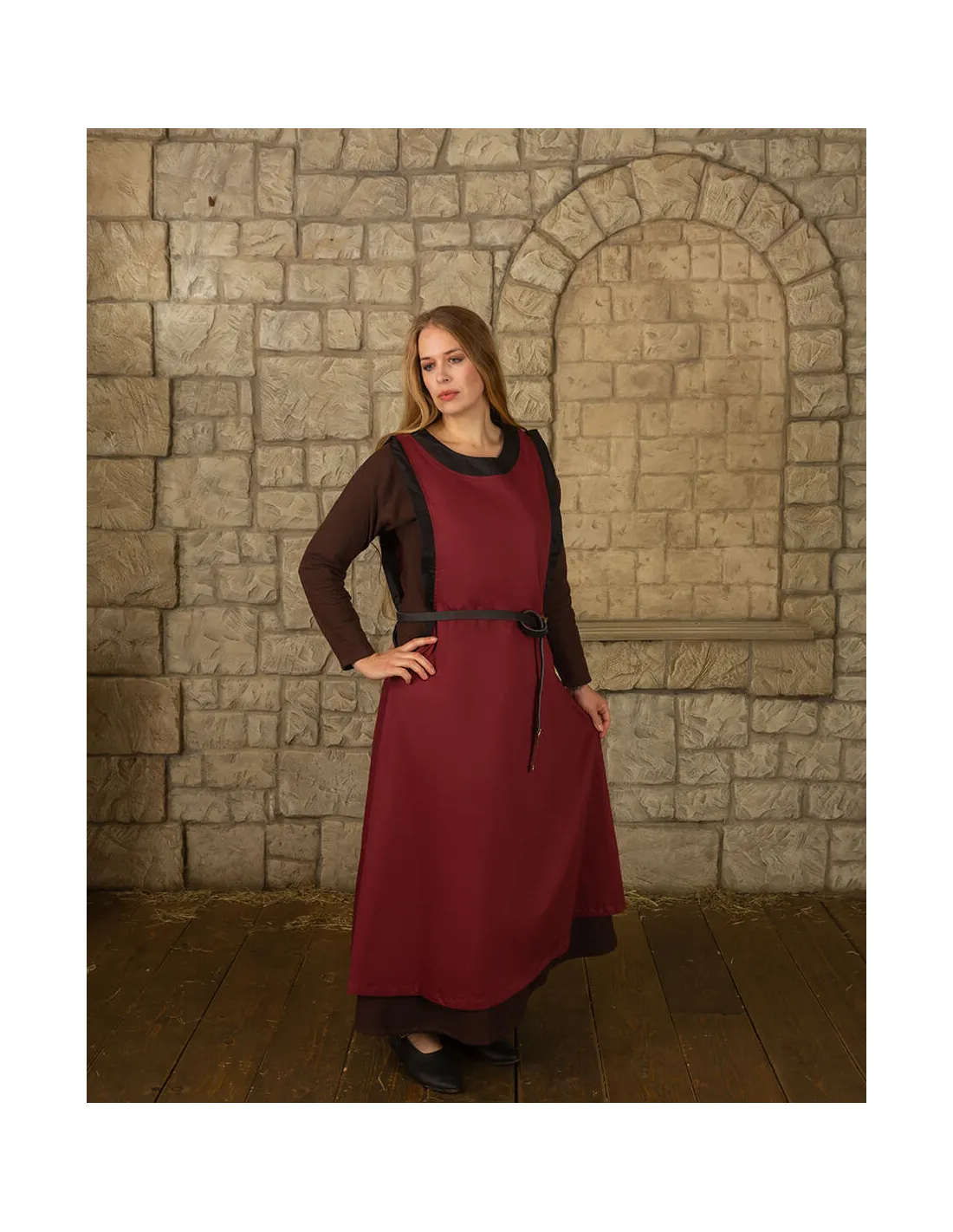 Vestido medieval dama Juliana, color burdeos