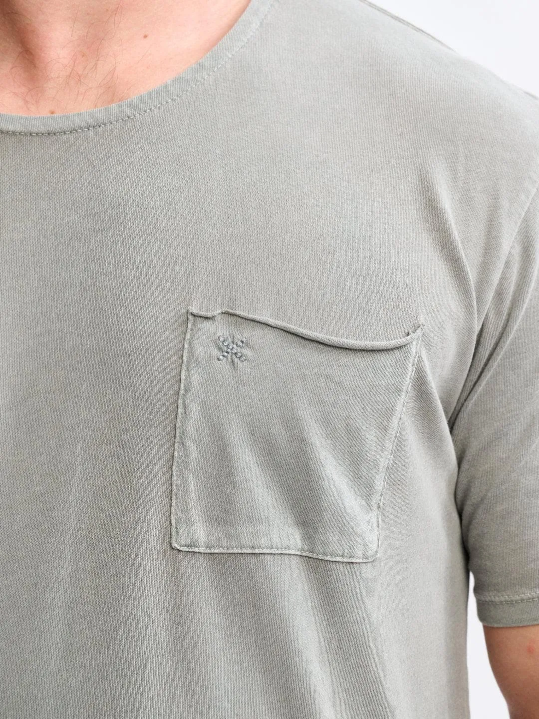 XPOCKET CURVED HEM  TEE