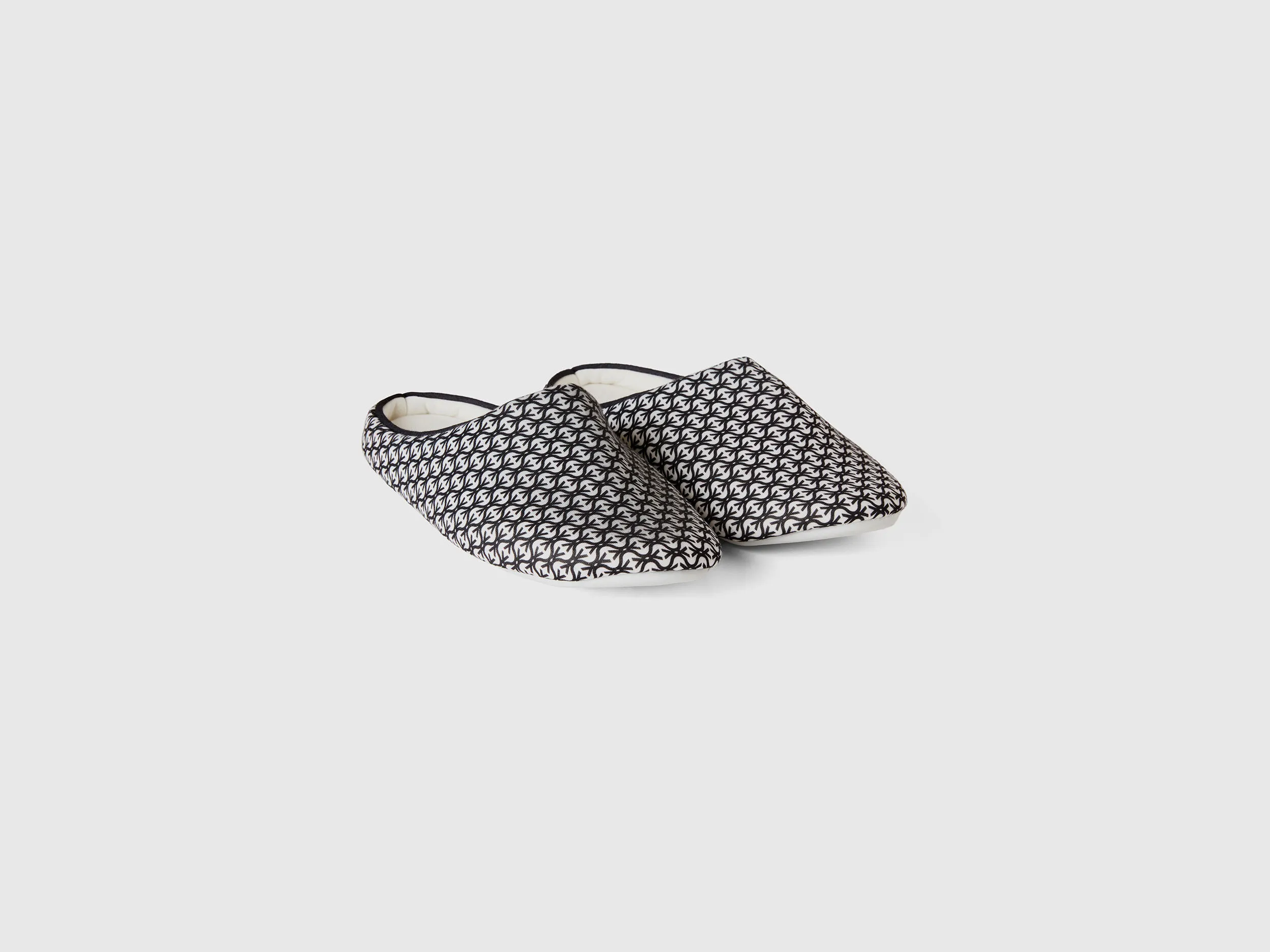 Zapatillas con monograma