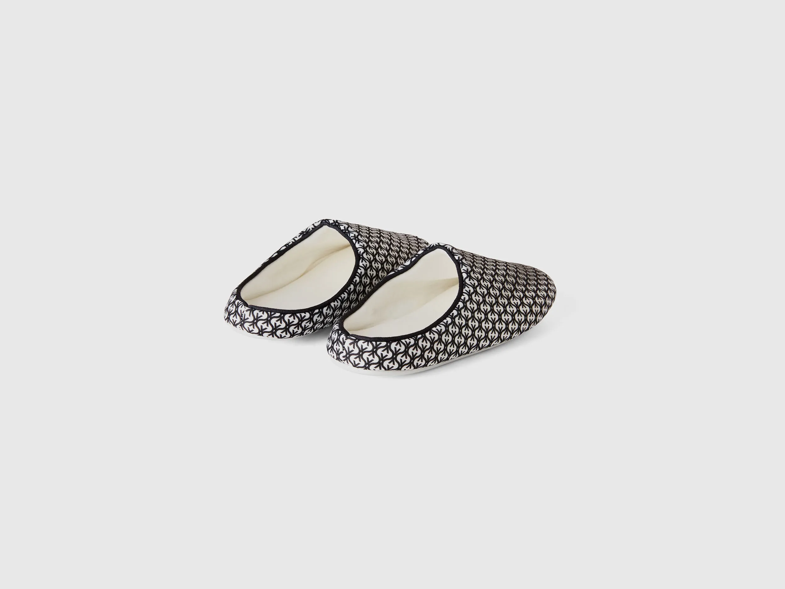 Zapatillas con monograma