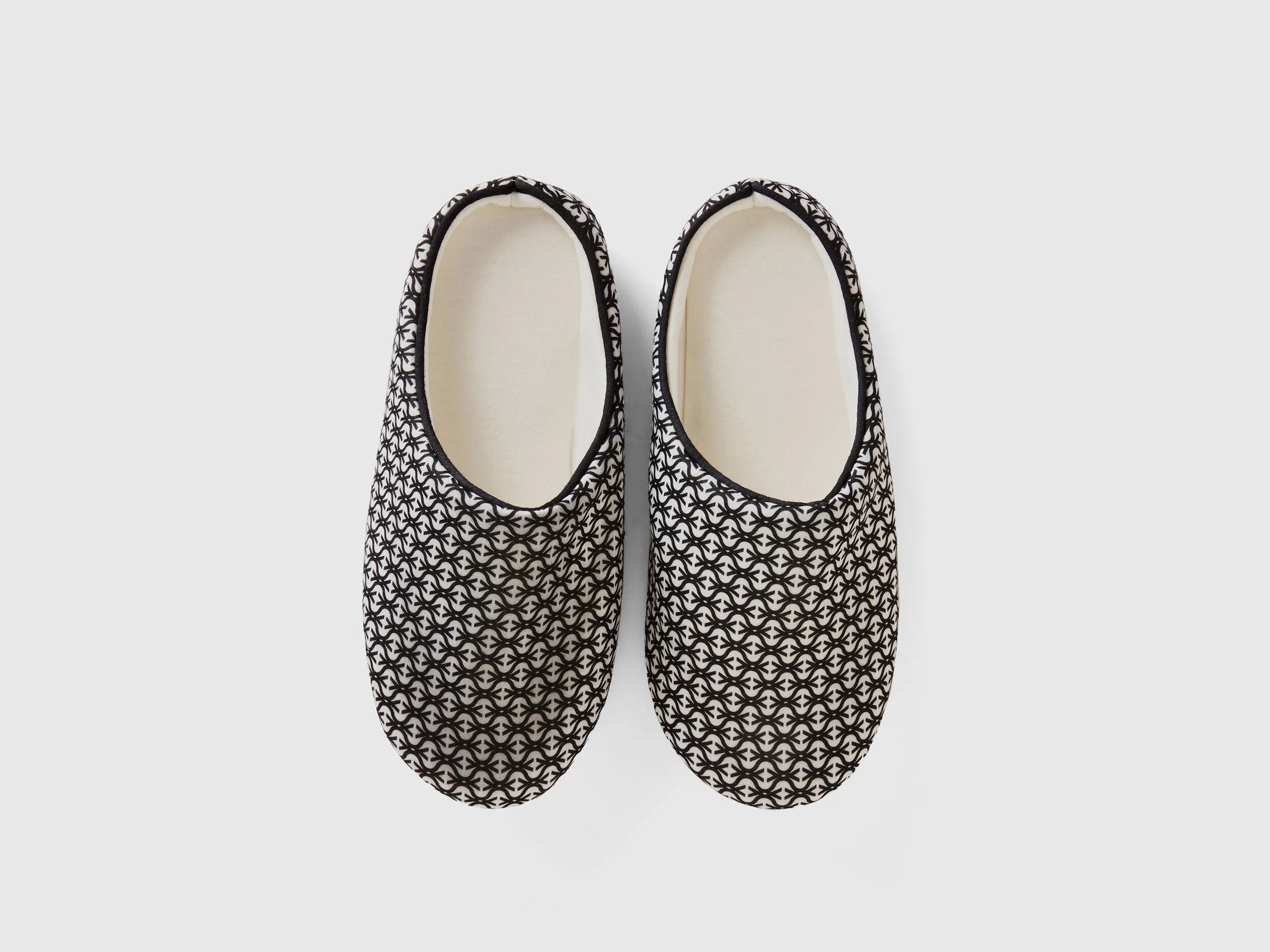 Zapatillas con monograma